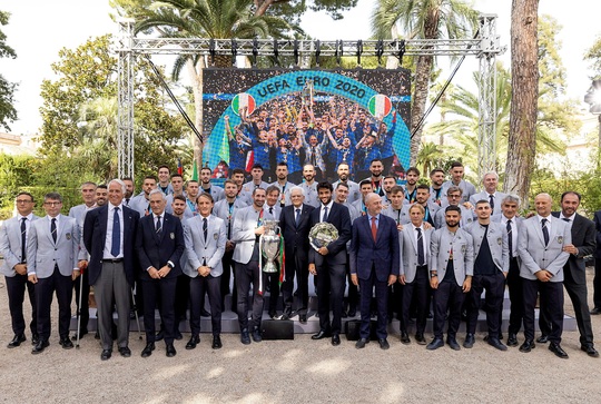 Ngày về vinh quy bái tổ của tuyển Ý sau chức vô địch Euro 2020 - Ảnh 6.