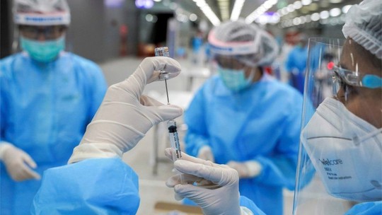 Thái Lan tiếp tục chiến lược tiêm kết hợp các loại vắc-xin Covid-19 - Ảnh 1.