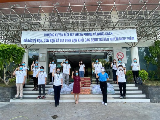 Hội Doanh nhân trẻ Việt Nam nấu hàng ngàn suất ăn cho tuyến đầu chống dịch và người nghèo  - Ảnh 3.