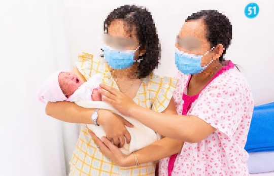 Xúc động em bé ra đời nhờ kỹ thuật mang thai hộ giữa đại dịch Covid-19 - Ảnh 2.