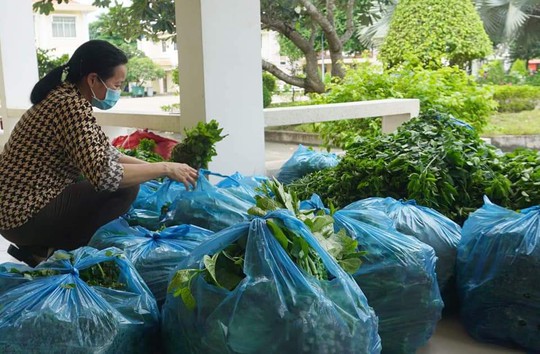 Chùm ảnh: Ấm lòng những gian hàng 0 đồng ở Đồng Tháp và Long An - Ảnh 8.