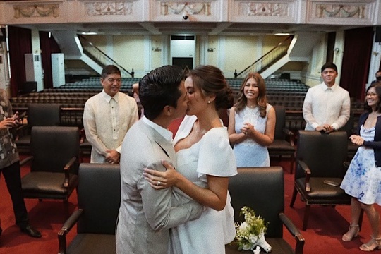 Nhan sắc cựu Hoa hậu Hoàn vũ Philippines vừa kết hôn thống đốc - Ảnh 1.