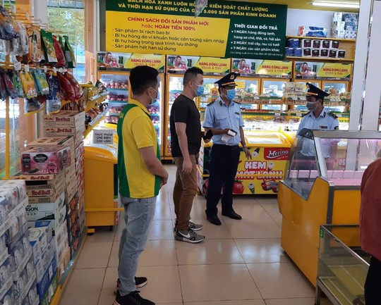 Đắk Lắk: Một cửa hàng Bách Hóa Xanh bán cao hơn giá niêm yết giữa dịch bệnh - Ảnh 1.