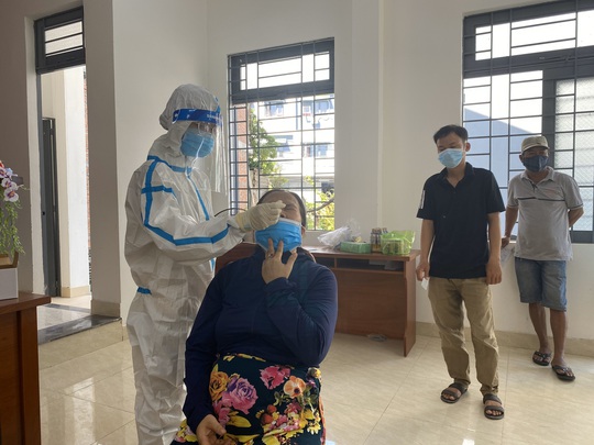 Đà Nẵng thêm 32 ca nghi mắc Covid-19, chuỗi lây nhiễm ở Công ty Việt Hoa còn nguy cơ cao - Ảnh 1.