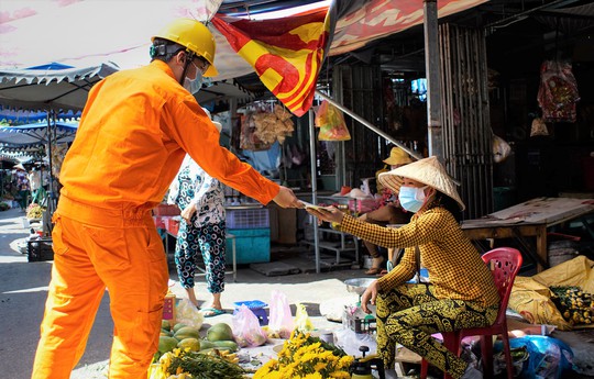 Điện lực miền Nam hướng dẫn khách hàng sử dụng điện tiết kiệm khi làm việc tại nhà - Ảnh 2.