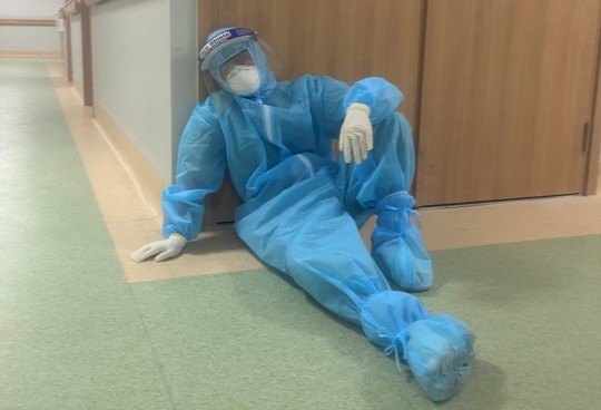 Cận cảnh các y, bác sĩ Thanh Hóa làm việc ở tâm dịch Covid-19 TP HCM - Ảnh 7.