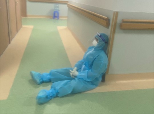 Cận cảnh các y, bác sĩ Thanh Hóa làm việc ở tâm dịch Covid-19 TP HCM - Ảnh 8.