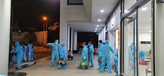 Vỡ òa niềm vui trên chuyến bay miễn phí từ TP HCM về quê Bình Định tránh dịch - Ảnh 5.