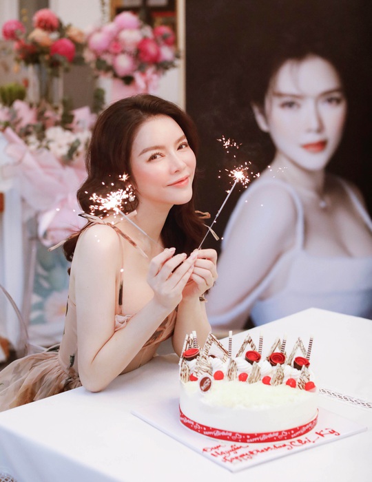 Lý Nhã Kỳ khoe vẻ đẹp không tuổi - Ảnh 4.