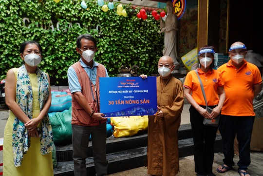 Thực phẩm miễn phí cùng cả nước chống dịch nhận 30 tấn nông sản từ Quỹ Đạo Phật ngày nay - Ảnh 1.