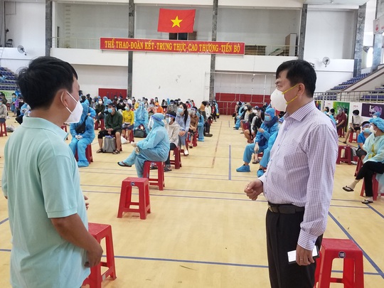 400 công dân Phú Yên đầu tiên từ TP HCM được đón về quê - Ảnh 12.