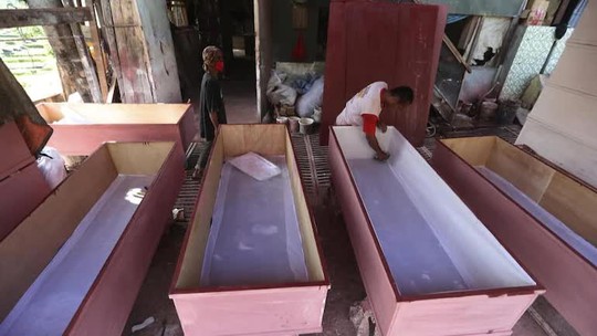 Số ca tử vong do Covid-19 tại Indonesia lần đầu vượt 2.000 - Ảnh 1.