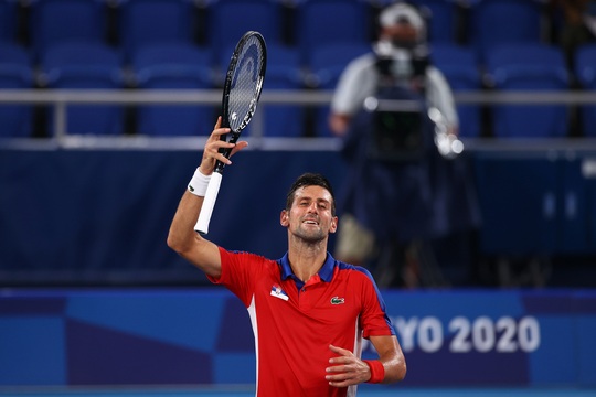 Olympic Tokyo 2020: Hạ tay vợt nước chủ nhà, Djokovic tiến gần đến danh hiệu Golden Slam - Ảnh 6.
