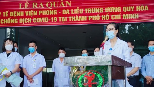 32 nhân viên y tế ở Bình Định lên đường chi viện cho miền Nam chống dịch - Ảnh 1.