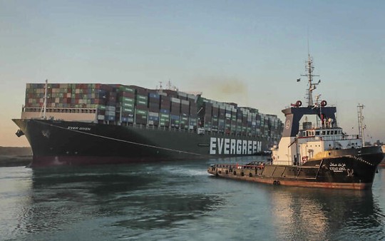 Tàu gây náo loạn kênh đào Suez sắp được thả - Ảnh 1.