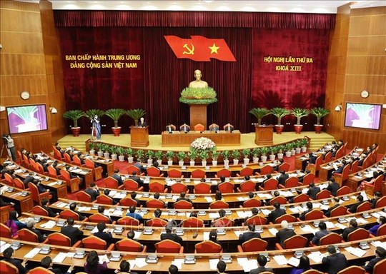 Trung ương Đảng cách chức Bí thư Tỉnh uỷ Bình Dương Trần Văn Nam - Ảnh 1.