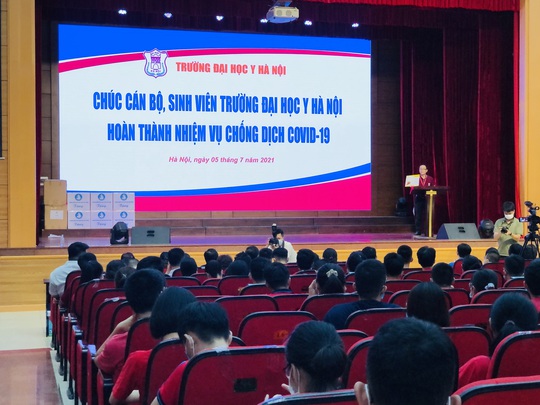 350 cán bộ, sinh viên Đại học Y Hà Nội vào Bình Dương hỗ trợ chống dịch Covid-19 - Ảnh 1.