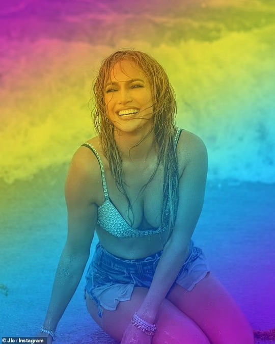 Jennifer Lopez quyến rũ ở tuổi 52 - Ảnh 4.