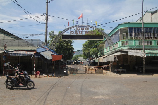 Thêm tiểu thương chợ đầu mối dương tính SARS-CoV-2 - Ảnh 1.