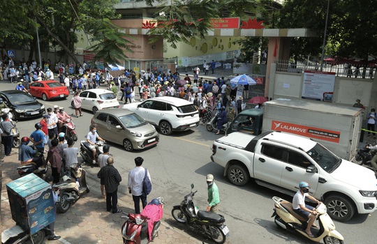 CLIP: Nữ sinh tươi vui vì ôn “trúng tủ” đề ngữ văn - Ảnh 4.