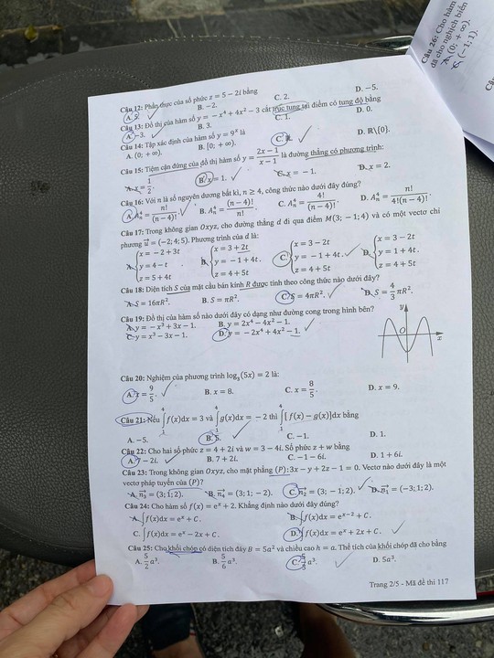 Đề thi toán dễ thở, thí sinh mừng ra mặt - Ảnh 1.