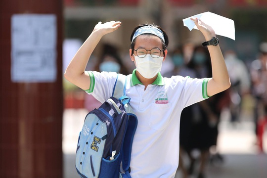 Sóng của nhà thơ Xuân Quỳnh vào đề thi văn: Hay, vừa sức thí sinh - Ảnh 5.