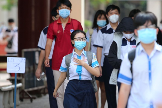 Sóng của nhà thơ Xuân Quỳnh vào đề thi văn: Hay, vừa sức thí sinh - Ảnh 6.