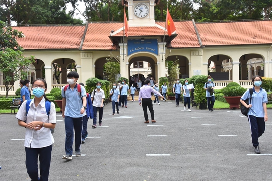 Thi tốt nghiệp THPT: Thí sinh phấn khởi vì đề thi tổ hợp dễ - Ảnh 19.