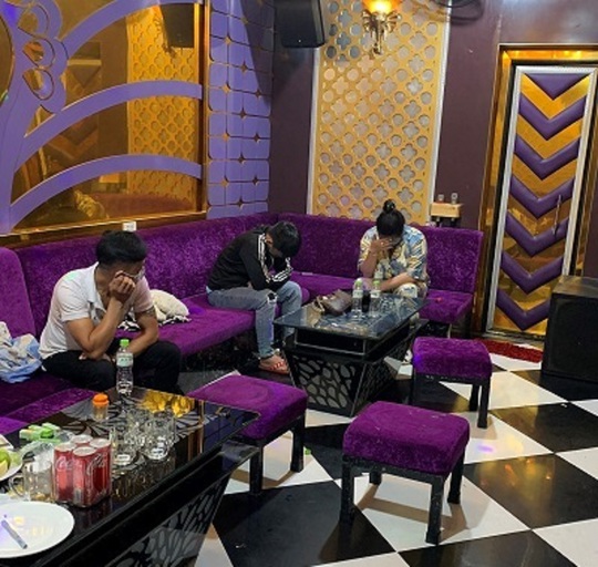18 nam nữ ở Quảng Nam hát, chơi ma túy trong quán karaoke đóng kín cửa - Ảnh 1.
