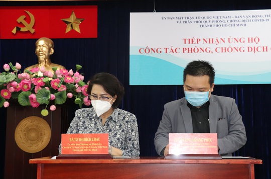 TP HCM vừa tiếp nhận lượng lớn thiết bị y tế - Ảnh 2.