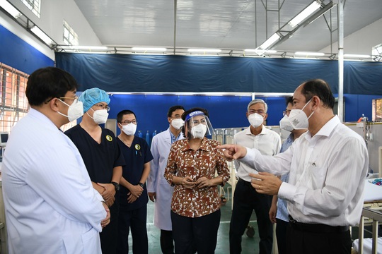Bệnh viện dã chiến điều trị Covid-19 đặt tại Trường THPT Phú Nhuận đi vào hoạt động - Ảnh 5.