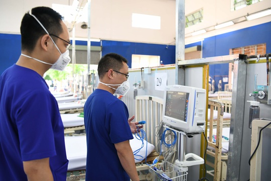 Bệnh viện dã chiến điều trị Covid-19 đặt tại Trường THPT Phú Nhuận đi vào hoạt động - Ảnh 9.