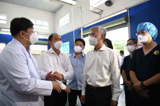 Bệnh viện dã chiến điều trị Covid-19 đặt tại Trường THPT Phú Nhuận đi vào hoạt động - Ảnh 4.