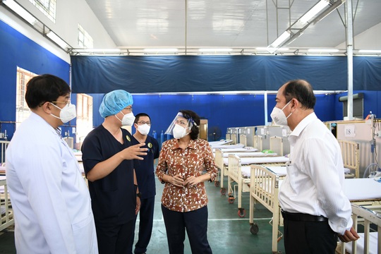 Bệnh viện dã chiến điều trị Covid-19 đặt tại Trường THPT Phú Nhuận đi vào hoạt động - Ảnh 11.