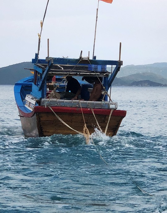 Giã cào khuấy nát vịnh Vân Phong - Ảnh 5.
