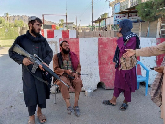 Afghanistan: Taliban cách thủ đô 11 km, phó tổng thống bỏ trốn? - Ảnh 1.