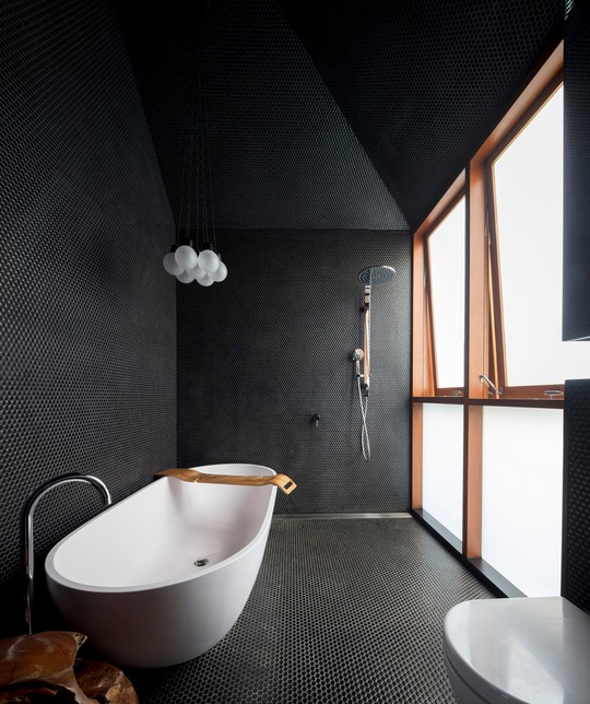 10 thiết kế phòng tắm cho người thích màu trầm - Ảnh 9.