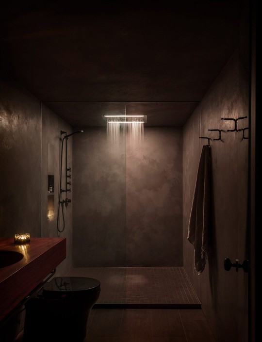 10 thiết kế phòng tắm cho người thích màu trầm - Ảnh 10.