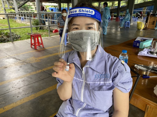 Hơn 300 công nhân KCX Tân Thuận được tiêm vắc-xin Vero Cell - Ảnh 4.