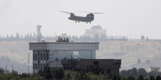 Hành động khó hiểu của Mỹ với hộ chiếu của người Afghanistan - Ảnh 1.