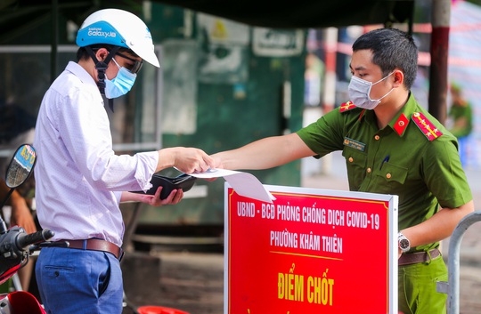 CLIP: Thiết lập khu cách ly y tế 2 phường ở Hà Nội với 21.000 dân - Ảnh 3.
