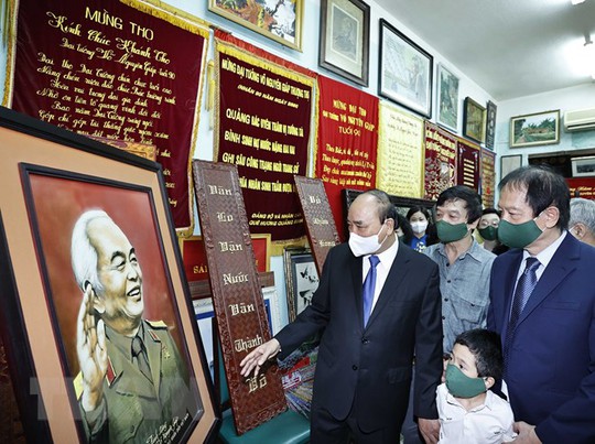 Chủ tịch nước dâng hương tưởng niệm 110 năm Ngày sinh Đại tướng Võ Nguyên Giáp - Ảnh 5.