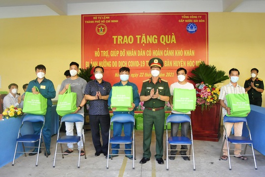 Quân đội vừa gửi tặng người dân TP HCM hàng chục ngàn phần quà có giá trị - Ảnh 1.