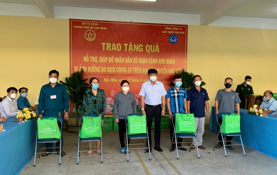 Sawaco: Trao 3000 phần quà giúp người dân TP HCM vượt qua khó khăn - Ảnh 2.