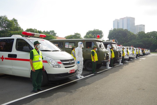 Cận cảnh đội hình xe cứu thương Bộ Quốc phòng điều động đến TP HCM tham gia chống dịch Covid-19 - Ảnh 2.