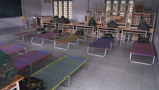 Bộ đội đưa thực phẩm đến tận tay người dân - Ảnh 13.