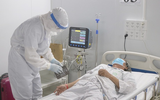 Bệnh viện Bạch Mai điều thêm 2 chuyên gia đầu ngành chi viện TP HCM - Ảnh 1.
