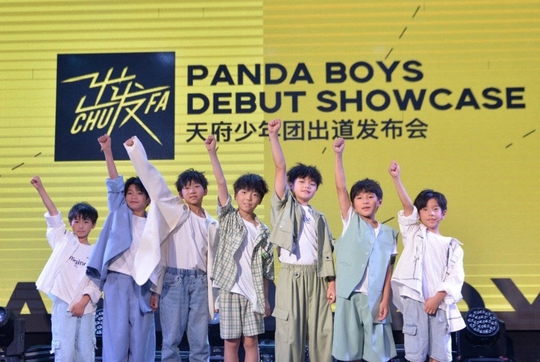 Nhóm nhạc nhí Panda Boys giải tán sau... 5 ngày ra mắt - Ảnh 2.