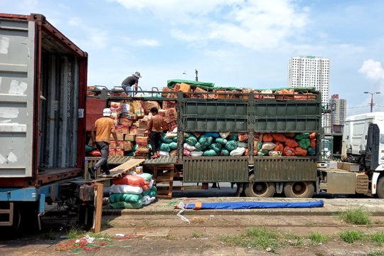 105 tấn nông sản đi tàu hoả vào TP HCM hỗ trợ người dân chống dịch Covid-19 - Ảnh 2.