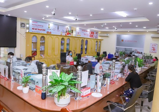 Agribank giảm lãi vay hỗ trợ khách hàng trong đại dịch: Kịp thời và thực chất - Ảnh 1. Agribank giảm lãi vay hỗ trợ khách hàng trong đại dịch: Kịp thời và thực chất - Ảnh 1.
